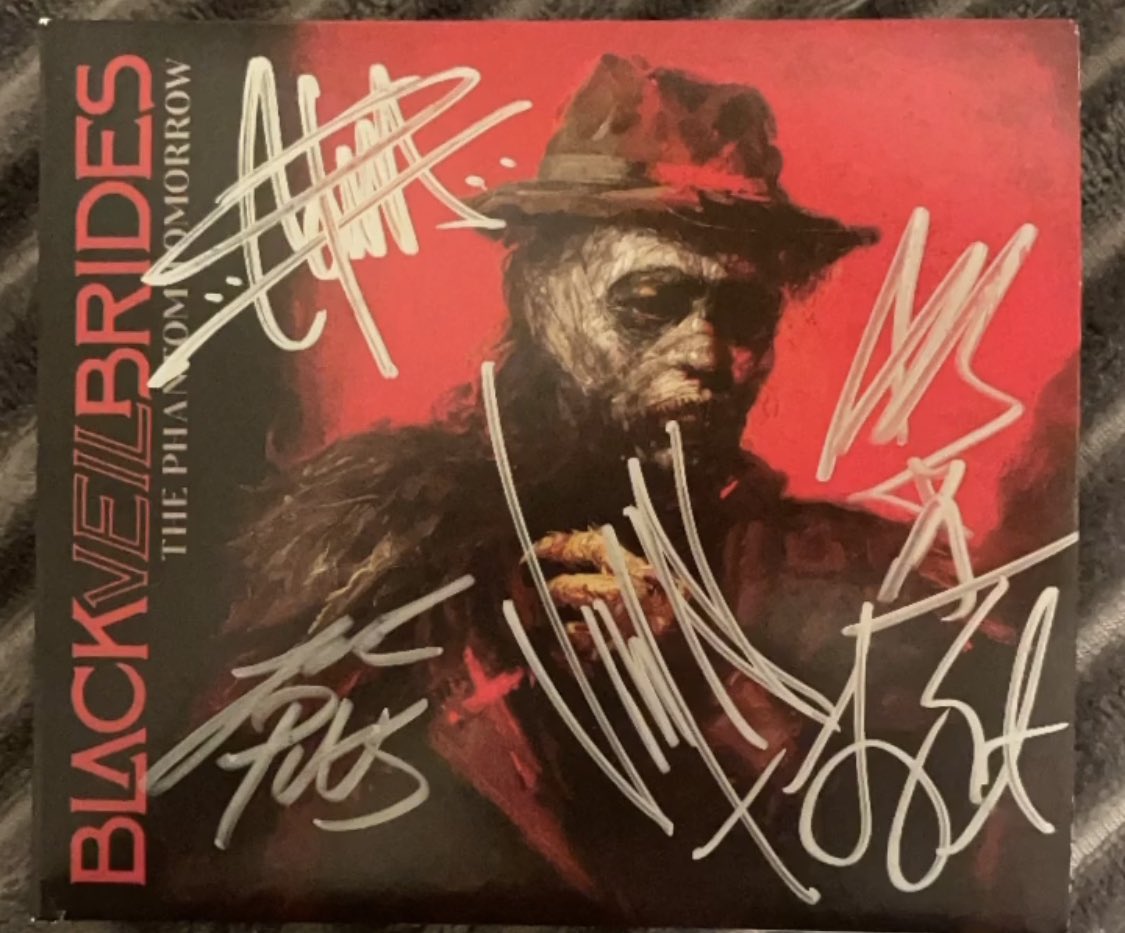 I was able to score one of these babies! Can’t wait to see them in less than two weeks! (Sorry not trying to brag, just really excited!) <a href="/blackveilbrides/">Black Veil Brides</a>