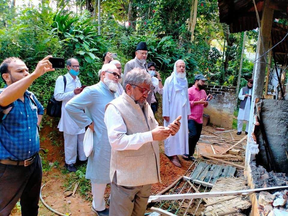 writesalman's tweet photo. Delegation of Jamaat-e-Islami Hind, Jamiat Ulama-i-hind, NE India Emarat Shariah &amp; Nadwatut Tameer, Democratic Youth Movement (DYM),&amp; Students Islamic Organizations of India,(SIO) visited Tripura where those violence took  place. 
#TripuraRiots 
#TripuraMuslimsUnderAttack https://t.co/9rCxH6JhZ4
