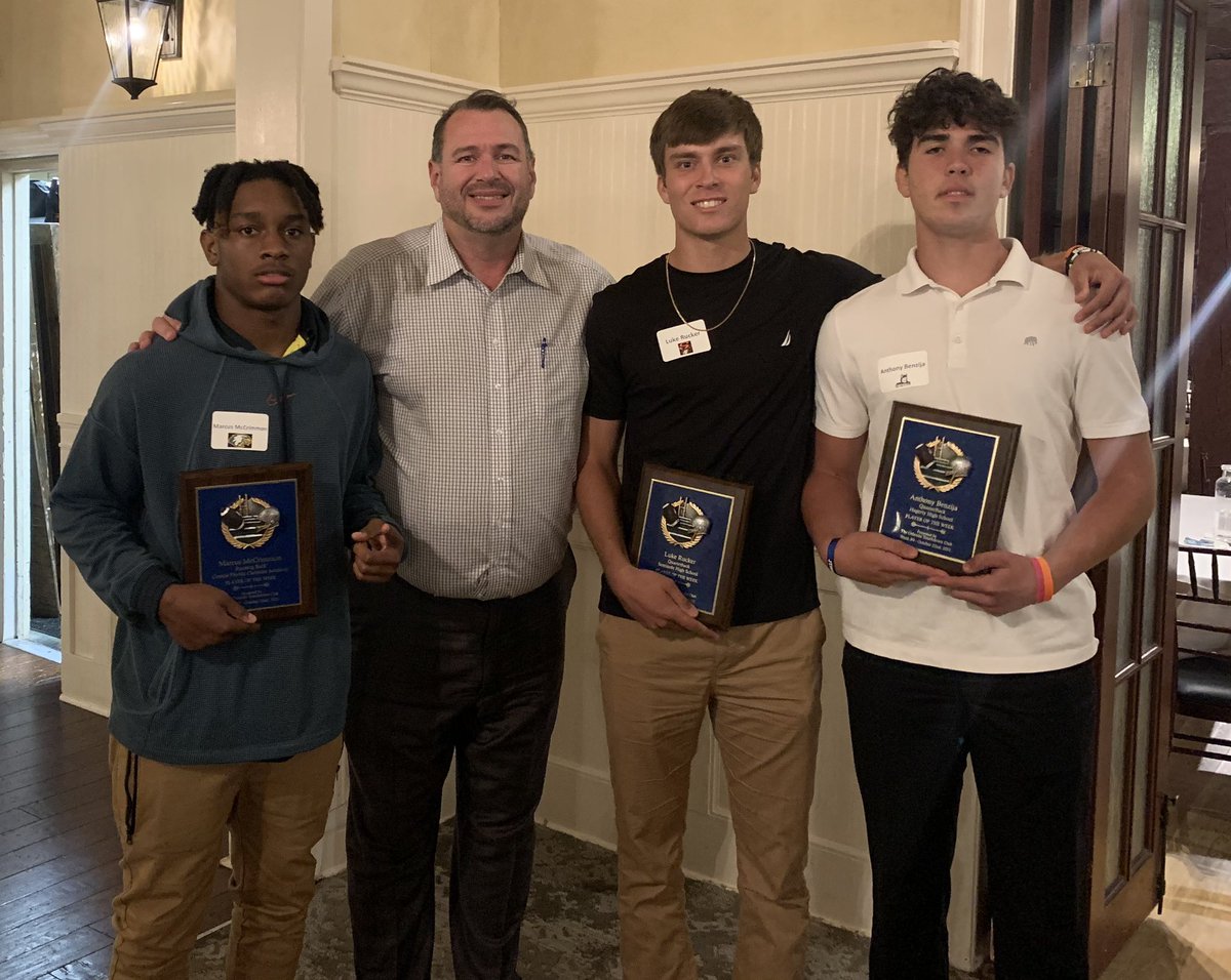 OrlandoTD_Club's tweet photo. Great night at “The Club”. Honoring the area Week 8 & 9 POWs. Marcus McCrimmon (@cfcafb), @CharlesPierreJ2 (@OcoeeFootball), @rucker_luke (@SSNolesFootball) & @AnthonyBenzija (@Hagerty_FB) with @DanLaForestVSN https://t.co/u8TeKpePVC