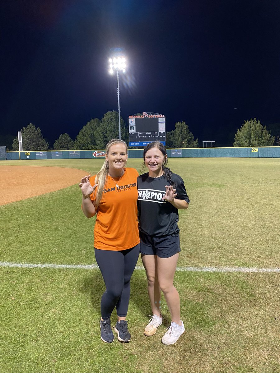 Great time at SHSU pitching clinic #athleticsmercado #dontsuck <a href="/coachfrausto/">Jesse Frausto - Athletics Mercado Academy (Texas)</a> <a href="/CoachFlores777/">Cynthia Flores</a> @16utx_athletics <a href="/CoachValis/">Garrett Valis</a> <a href="/TessSoefje/">TessSoefje</a>