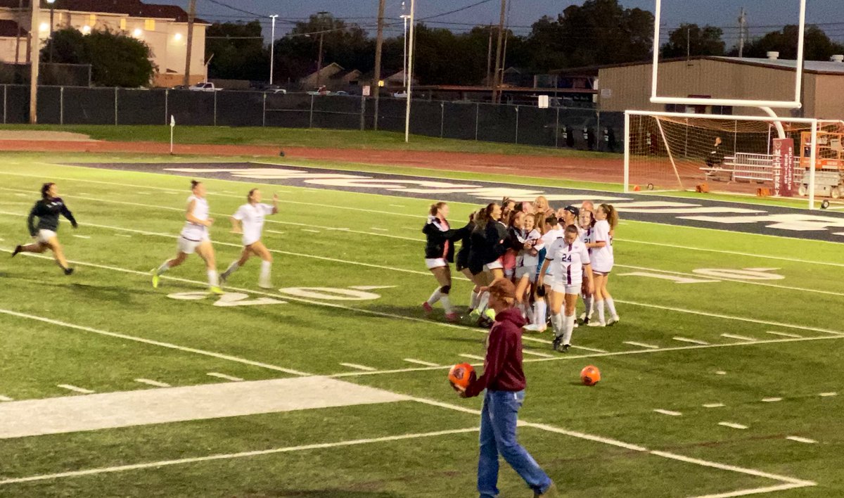 JWRay51's tweet photo. Quartfinals Eve!!! ๐โฝ๏ธ๐ #LetsGoWarhawks @haleighray17 https://t.co/weKcsIJDhY