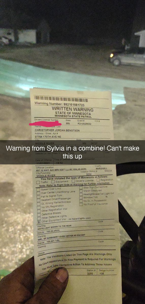 BengtsonFarms's tweet image. Got pulled over in the combine tonight and also thought the trooper said I'll follow you but I guess i was wrong and she called in that a suspect was fleeing in his combine, top that #AgTwitter