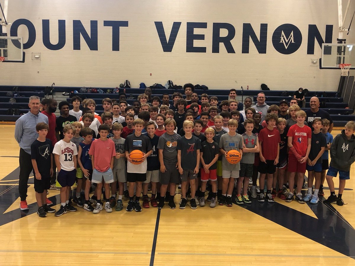 coachT_fearless's tweet photo. Program day is my pride and joy! Loved having all of our teams out today to practice and go over some of our norms and culture. Teams represented: G5, G6, G7, G8, JV and Varsity. Constantly investing in our future baby! #FaithOverFear #WeOverMe #LOYALTY #RespectSzn https://t.co/RIWNRLcDwq