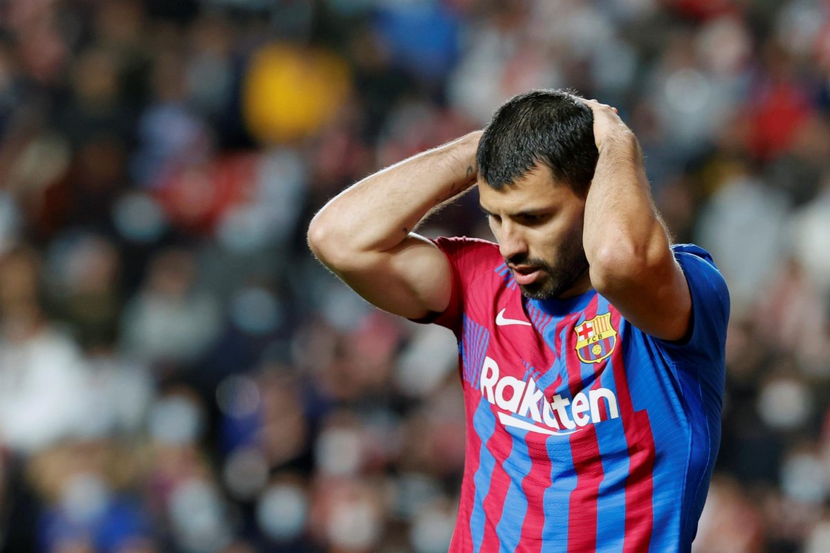 El <a href="/FCBarcelona/">FC Barcelona</a>, confirmó que el <a href="/aguerosergiokun/">Sergio Kun Aguero</a> ha sido sometido a un procedimiento diagnóstico y terapéutico y será baja tres meses. 

El partido del fin de semana sufrió un dolor en su pecho.

#33Sports
