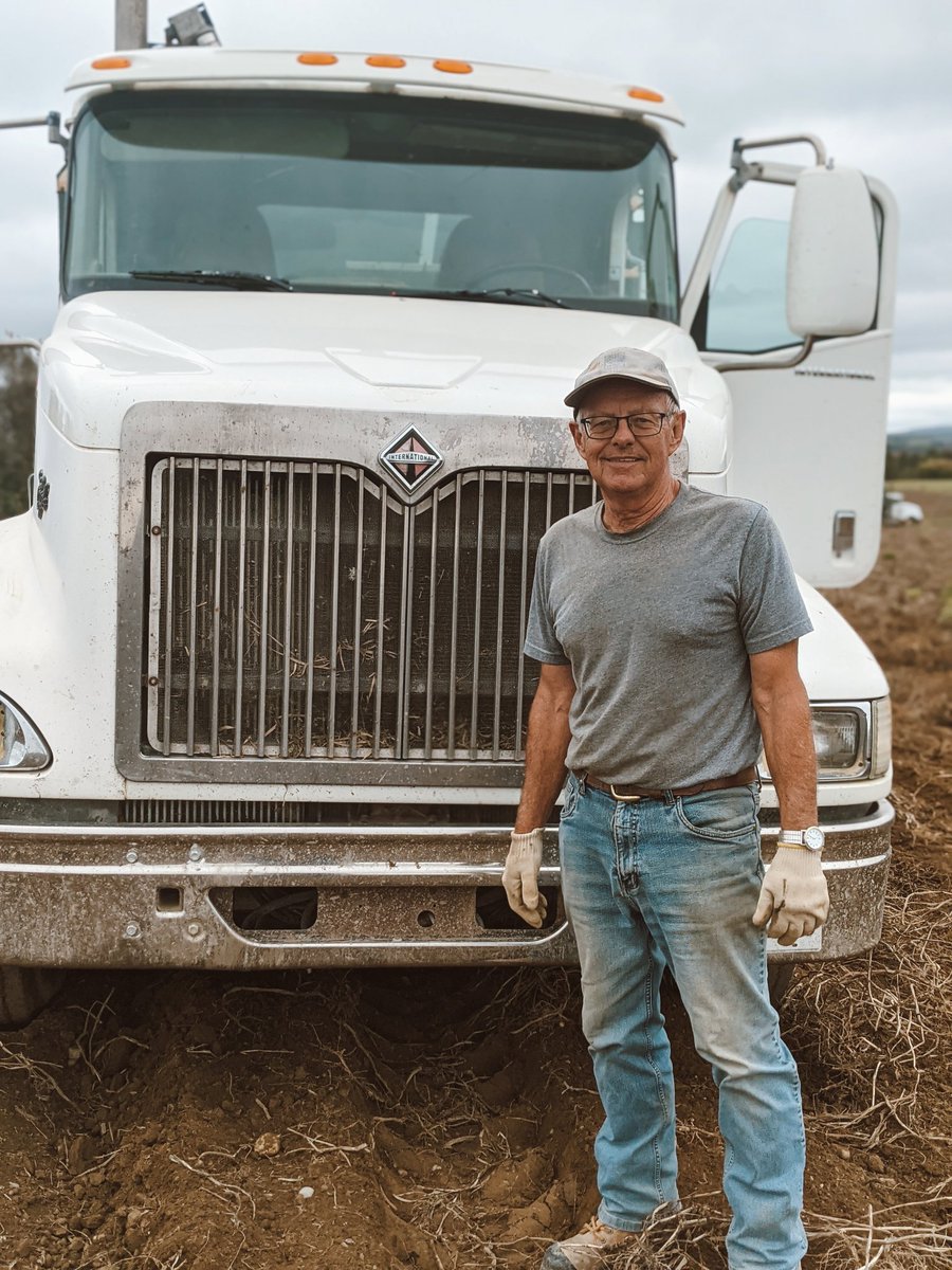CBchips's tweet photo. Wayne Albright - Happy to be wrapping up another year of harvest. 🥔😊

#potatoes #familyfarm #4thgeneration #russets #local #carletoncounty #albrightfarms #coveredbridgechips https://t.co/T2A7PKrntY