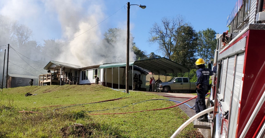 New post (Vicksburg, Warren County firefighters battle afternoon blaze) has been published on The Vicksburg Post - vicksburgpost.com/2021/11/01/vic…