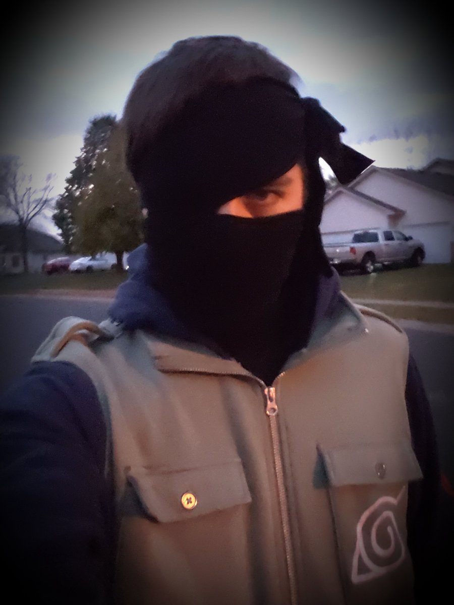Vorbrock1's tweet photo. Great night out trick or treating with the kidos as Kakashi that I threw together. LOTS OF FUN. #0xvampireNFT https://t.co/xh9aCvnWzU