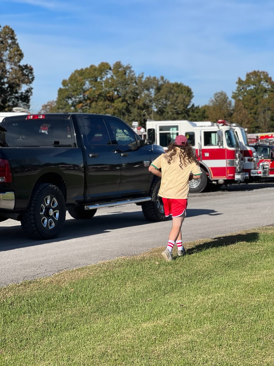 firetruckmall's tweet photo. LπK who decided to pop in for some volleyball today!
πππ π€
#ItHappens
#RunForrestRun
#MommaAlwaysSaid
#YouCanTellAlotAboutAPersonByTheirShoes
#WhereThey'veBeenAndWhereThey'reGoing https://t.co/24ihHov2FM