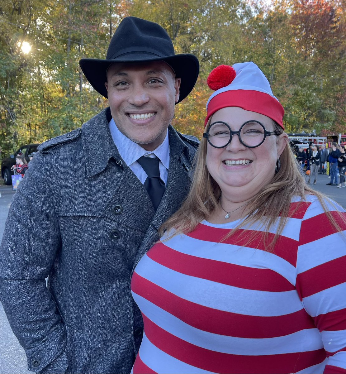 Thank you to the Memorial PTA and Dr. Payton for a fabulous Trunk or Treat <a href="/MemorialPTA/">Memorial PTA</a> 💙🐾💛