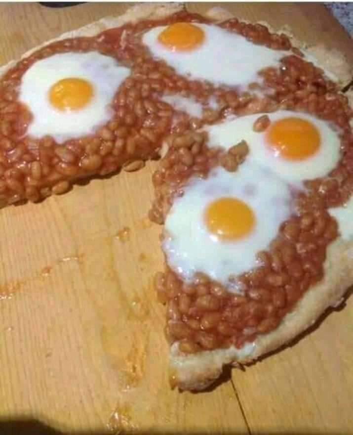 DominicsCatch's tweet photo. Hey @GordonRamsay , what’s your honest opinion on my homemade pizza? #Food #gordonramsay #gourmetfood #eat #pizza #homemade https://t.co/ykDmPM8R5H