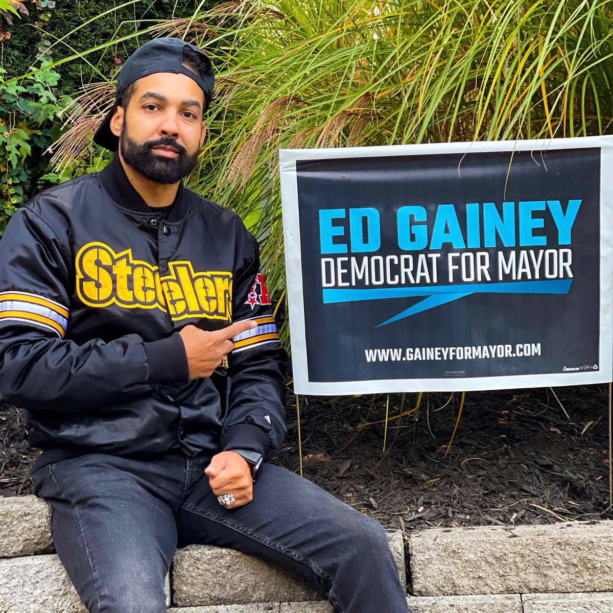 jasiri_x's tweet photo. Pittsburgh, tomorrow we make history! Don’t let anything stop you from casting your vote tomorrow to change the face of politics in this city. We must make sure our votes are counted and our voices are heard! #VoteNov2 https://t.co/FAF9ym57J6