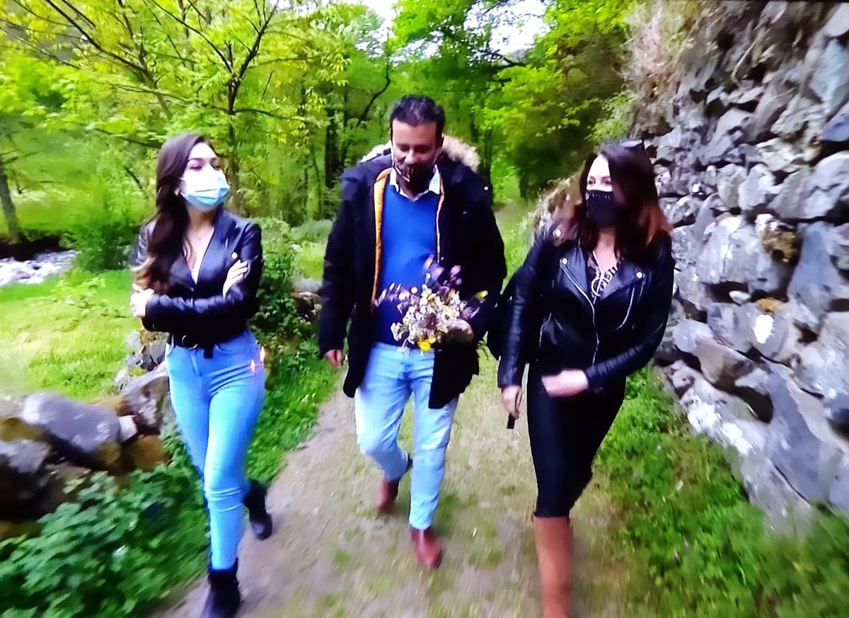 Sabish57's tweet photo. Vincent quand il va réaliser que la mère de Natasha est plus jeune que lui ! 😲☺️ Vivement la semaine prochaine #ADP2021 #adp21 #adp https://t.co/Mcwefh2hnY
