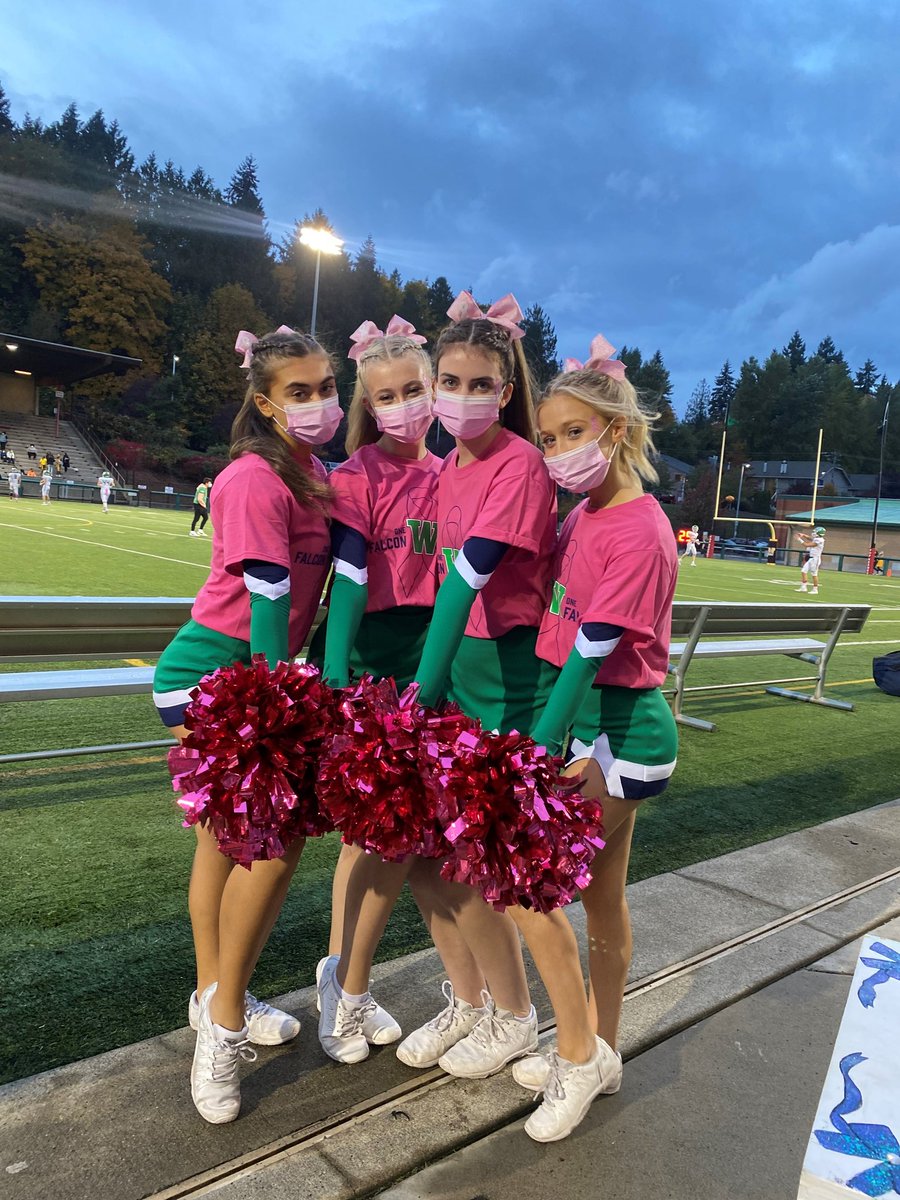 For years, the cheer squad of Woodinville HS have sold  t shirts to raise money for #ovariancancerresearch. Thanks ladies! 🙏😊 @KathyAgnew5 @UWashOBGYN @UWMedicine