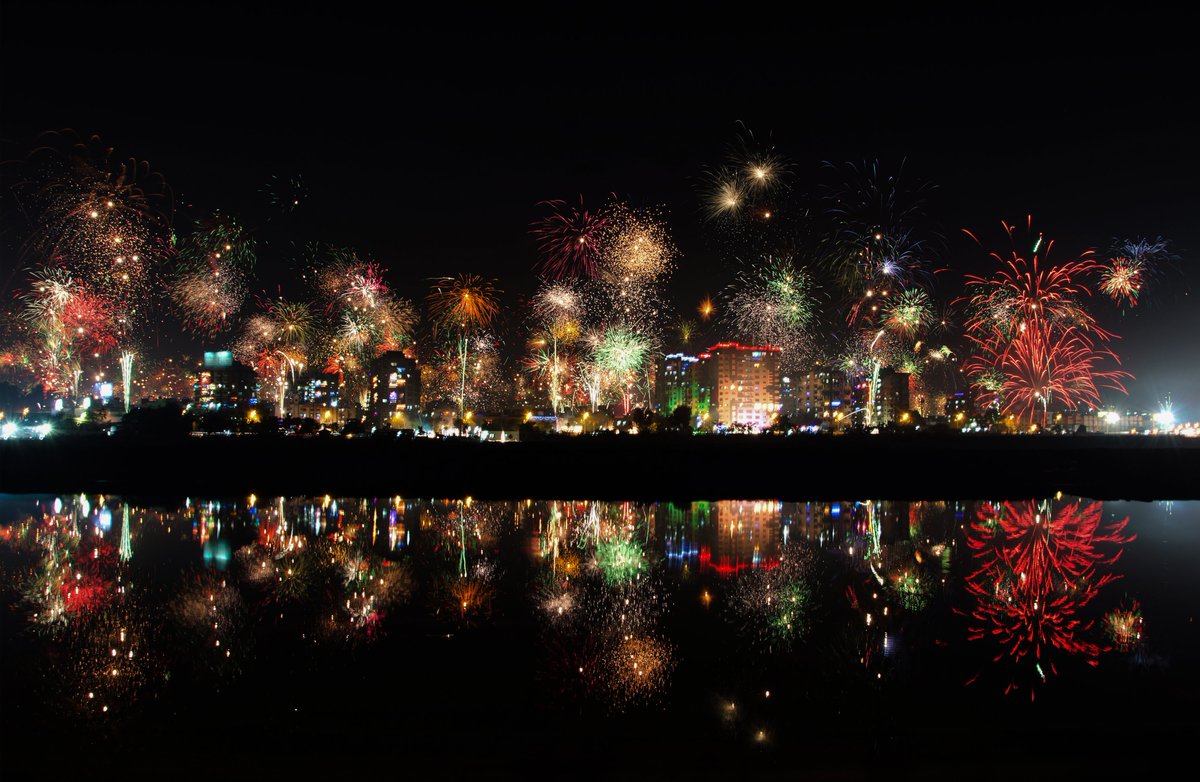 Discovery's tweet photo. Today, communities around the world are celebrating the beginning of the five-day festival #Diwali, a festival of lights that marks India's biggest holiday of the year! 🪔🎆

📸 : Subir Basak / Umang Gajjar / RBB

#POTD #photooftheday #diwali #holiday https://t.co/Y7eJJbXRzi