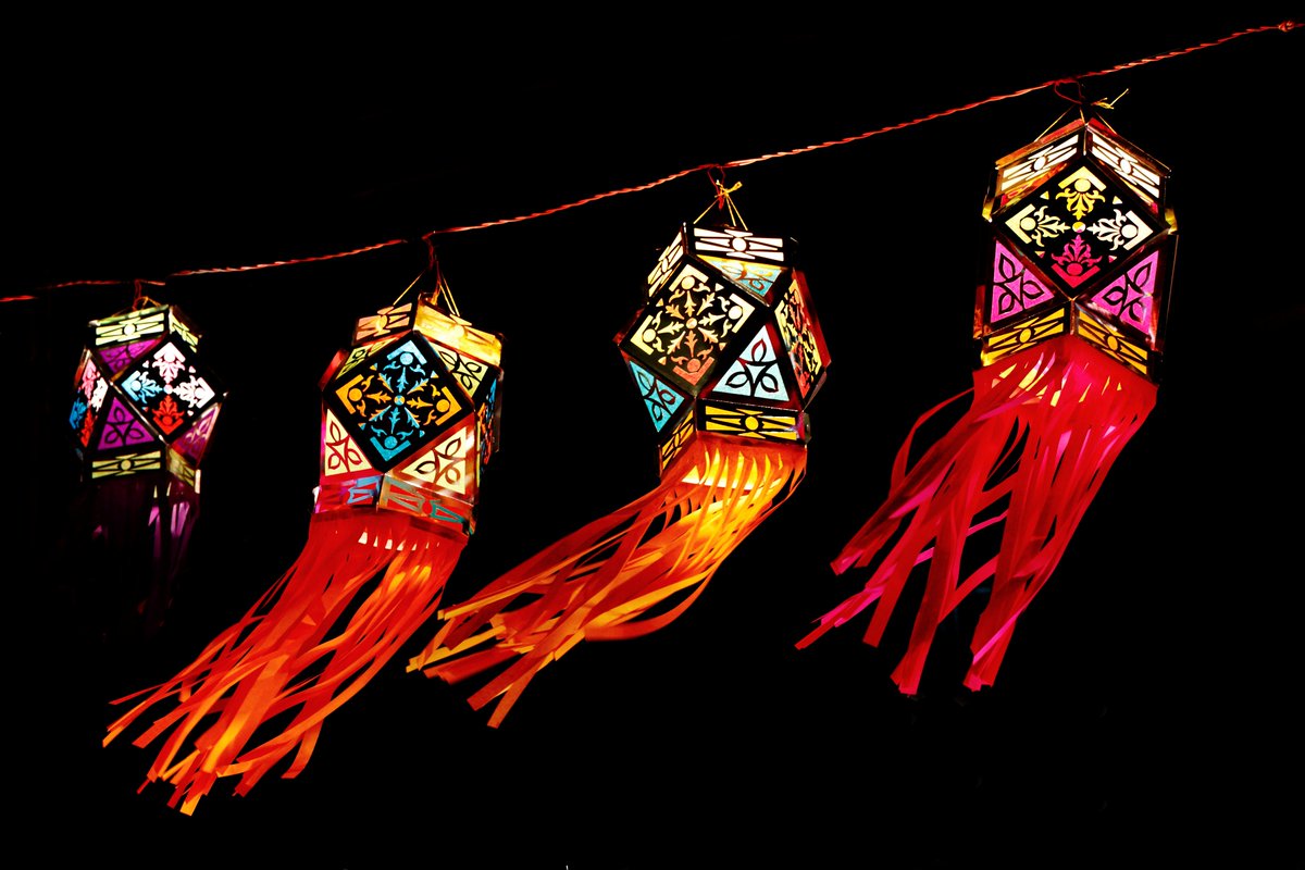 Discovery's tweet photo. Today, communities around the world are celebrating the beginning of the five-day festival #Diwali, a festival of lights that marks India's biggest holiday of the year! 🪔🎆

📸 : Subir Basak / Umang Gajjar / RBB

#POTD #photooftheday #diwali #holiday https://t.co/Y7eJJbXRzi