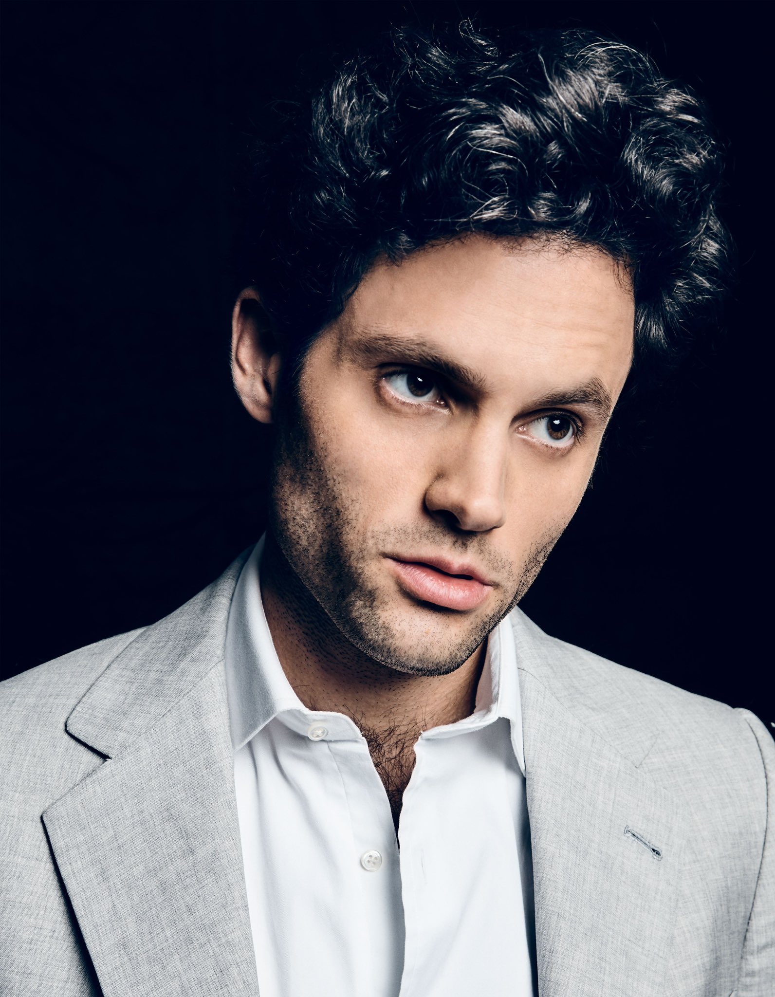 Happy birthday to the gorgeous and talented Penn Badgley! What did you think of the new season of YOU? 