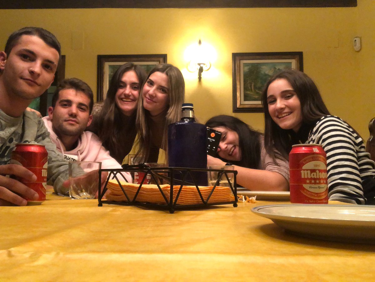 _alepereez's tweet photo. la familia al completo, me hacéis muy feliz🧡 https://t.co/XFcoefrnFP