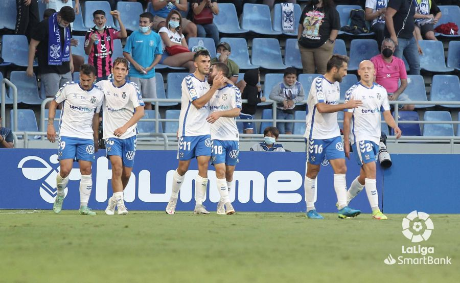 jv_sports's tweet photo. 👉 El @CDTOficial doblegó 4⃣ 0⃣ al @Burgos_CF de @Claudiomedina16 

💪 @AlexCorredera10 @AlejandroMiquel @EladyZorrilla, titulares de nuevo en los insulares

#JVSports #PonUnJVenTuVida #WeAreWinners #TenerifeBurgos #Corredera #ÁlexMuñoz #Elady #ClaudioMedina #LaLigaSmartBank🇪🇸 https://t.co/lZMDI1UShL
