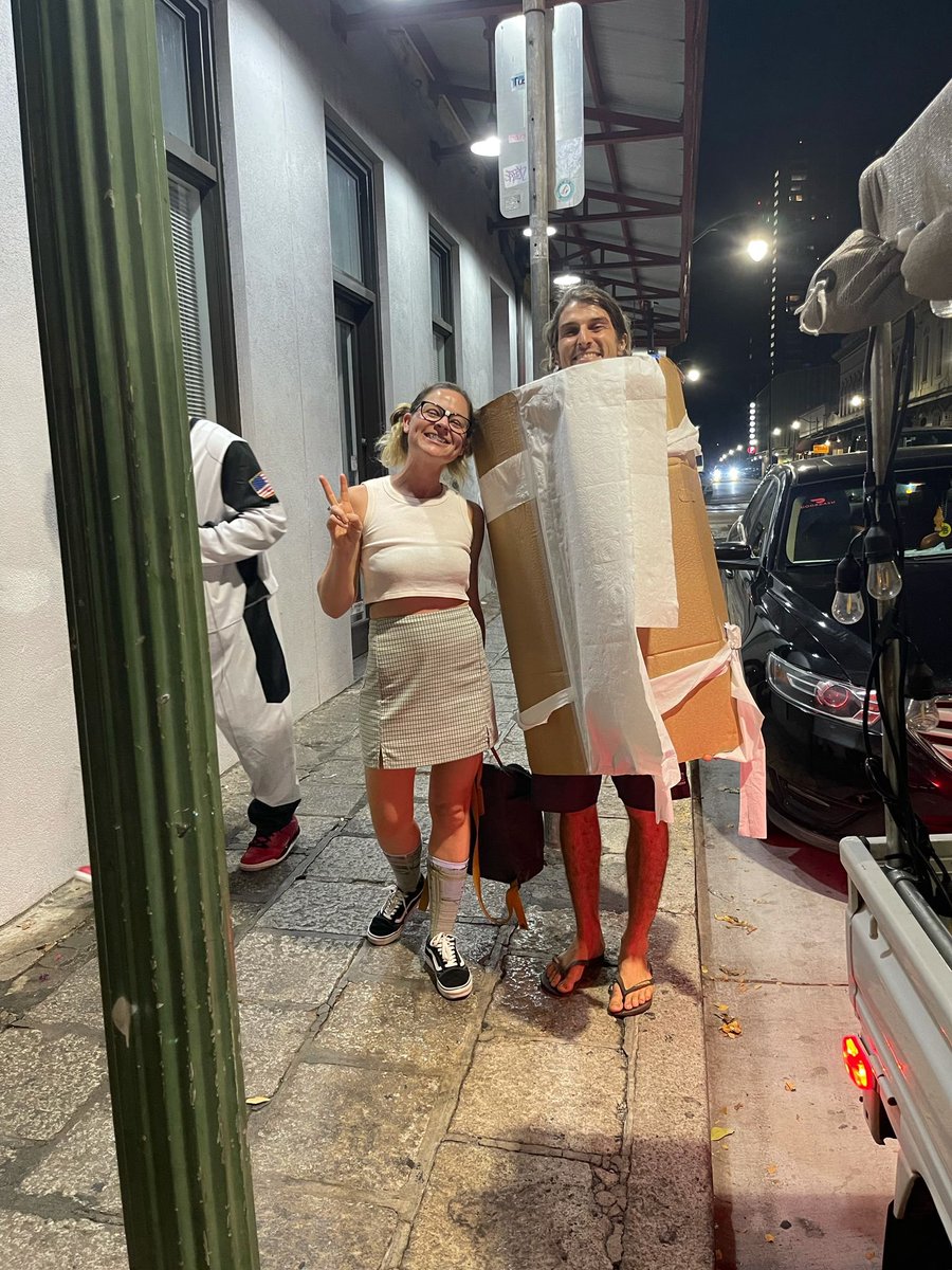 tomasbaggio's tweet photo. Dressed up as an empty roll of toilet paper for Halloween to reminds us of the toilet paper shortage of 2020 🤣🤣 https://t.co/QW8rDYZ9Uy