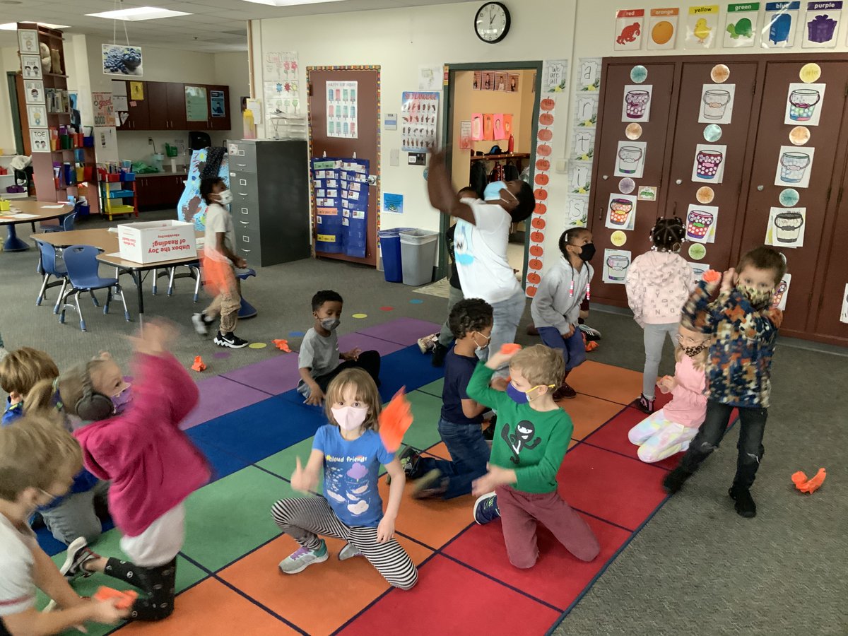 MrsSjolie's tweet photo. On a hunt for words at the pumpkin patch! We got to practice reading and spelling our learned High Frequency words with this fun game that got us moving! https://t.co/bpiu4uBt8z