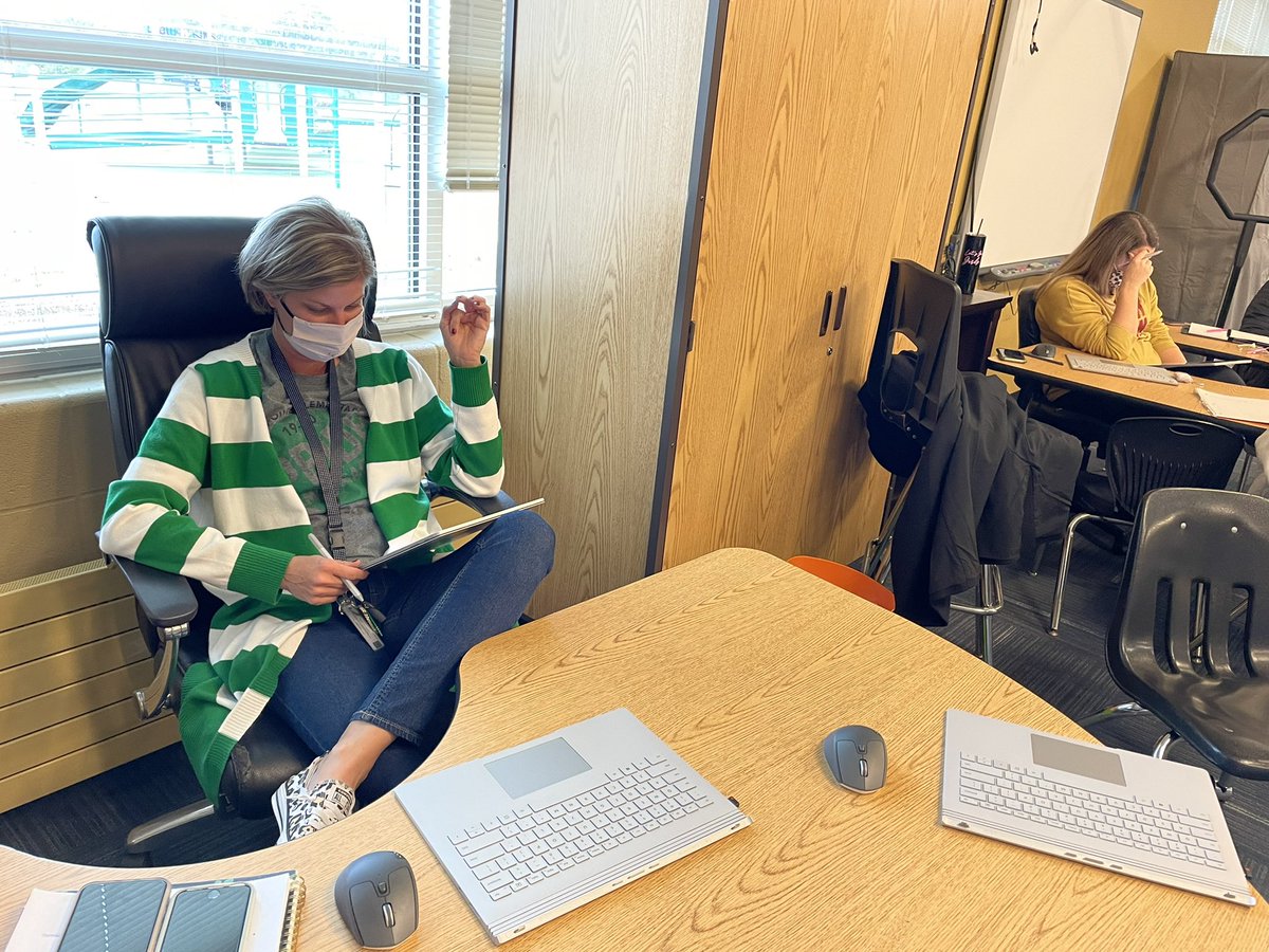 joncourtneylsr7's tweet image. It’s been a full and amazing day of rolling out new technology and professional learning with our teachers using that technology! @surface #SB3 @lsr7its @lsnbroncos @lswhstitans @Shadow_SPE #lovemyjob