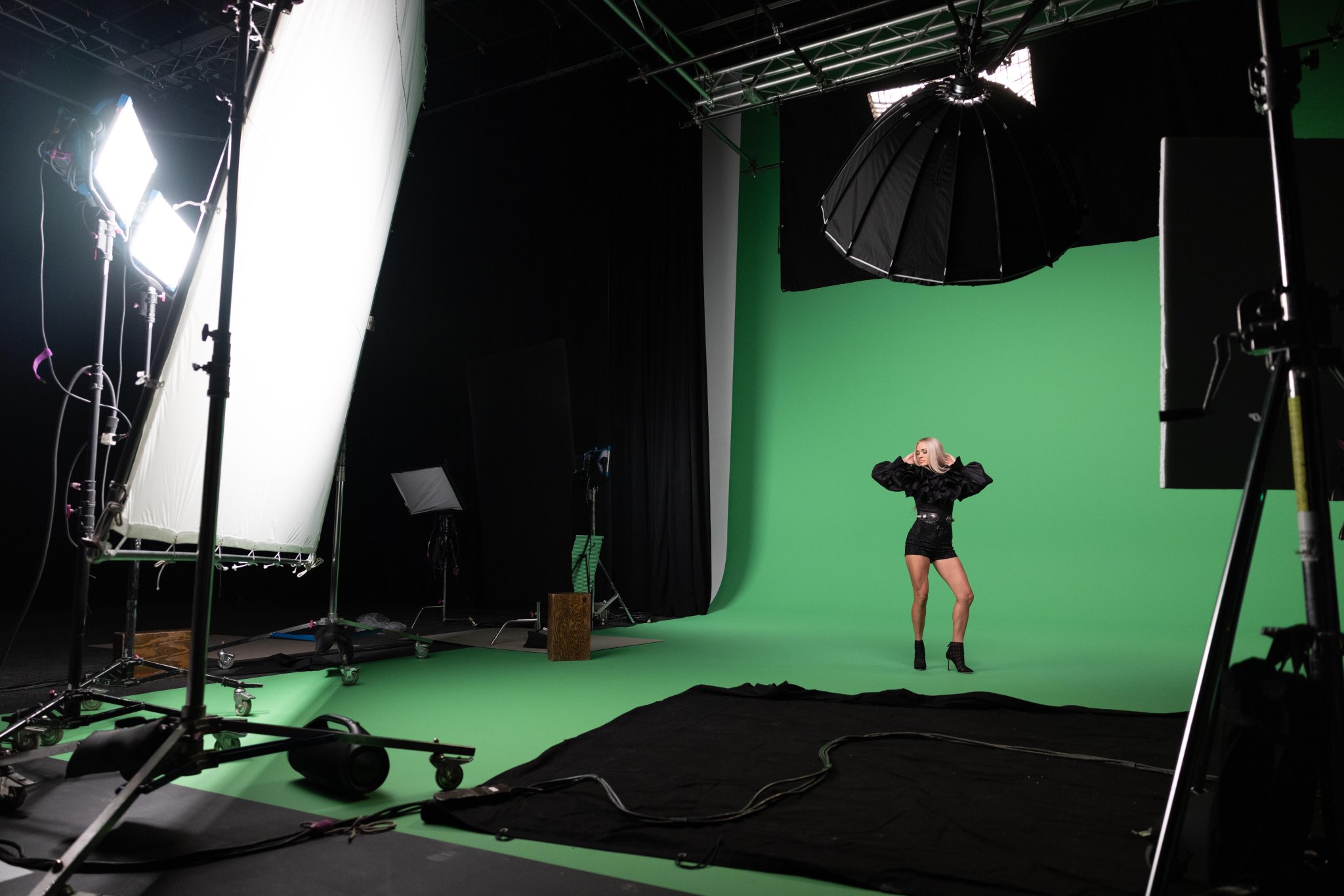 Carrie Underwood on Twitter: &ldquo;One month ‘til VEGAS !!! Who’s ready? #