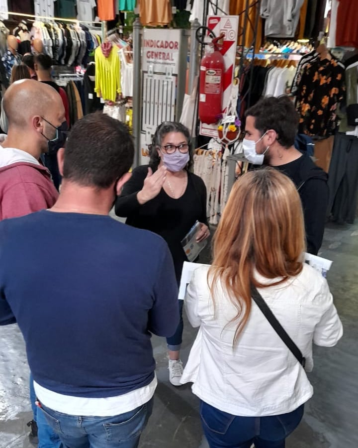 mstefanizzi's tweet photo. Recorrimos la Feria de Larroque, en Banfield Oeste, junto a @PPortell, @PMacaino y Lorena Uralde.
Escuchamos a lxs comerciantes y acercamos la boleta del Frente de TOD☀️S. Nos estamos recuperando y por eso les pedimos que nos acompañen este 14 de noviembre. #LomasEnMarcha https://t.co/FKp5gJfwXU