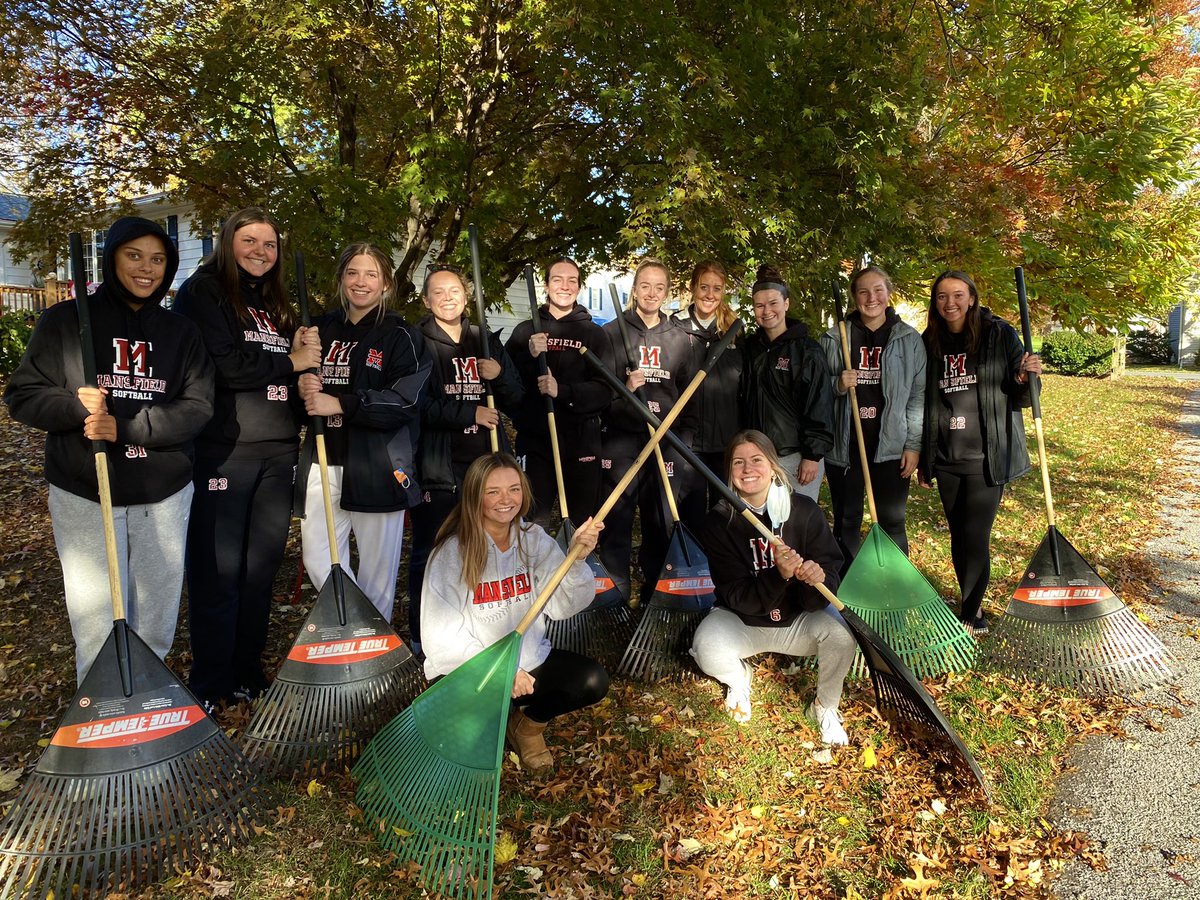 Working on our community service project! #comMUnity #MUSB42 #gomounties