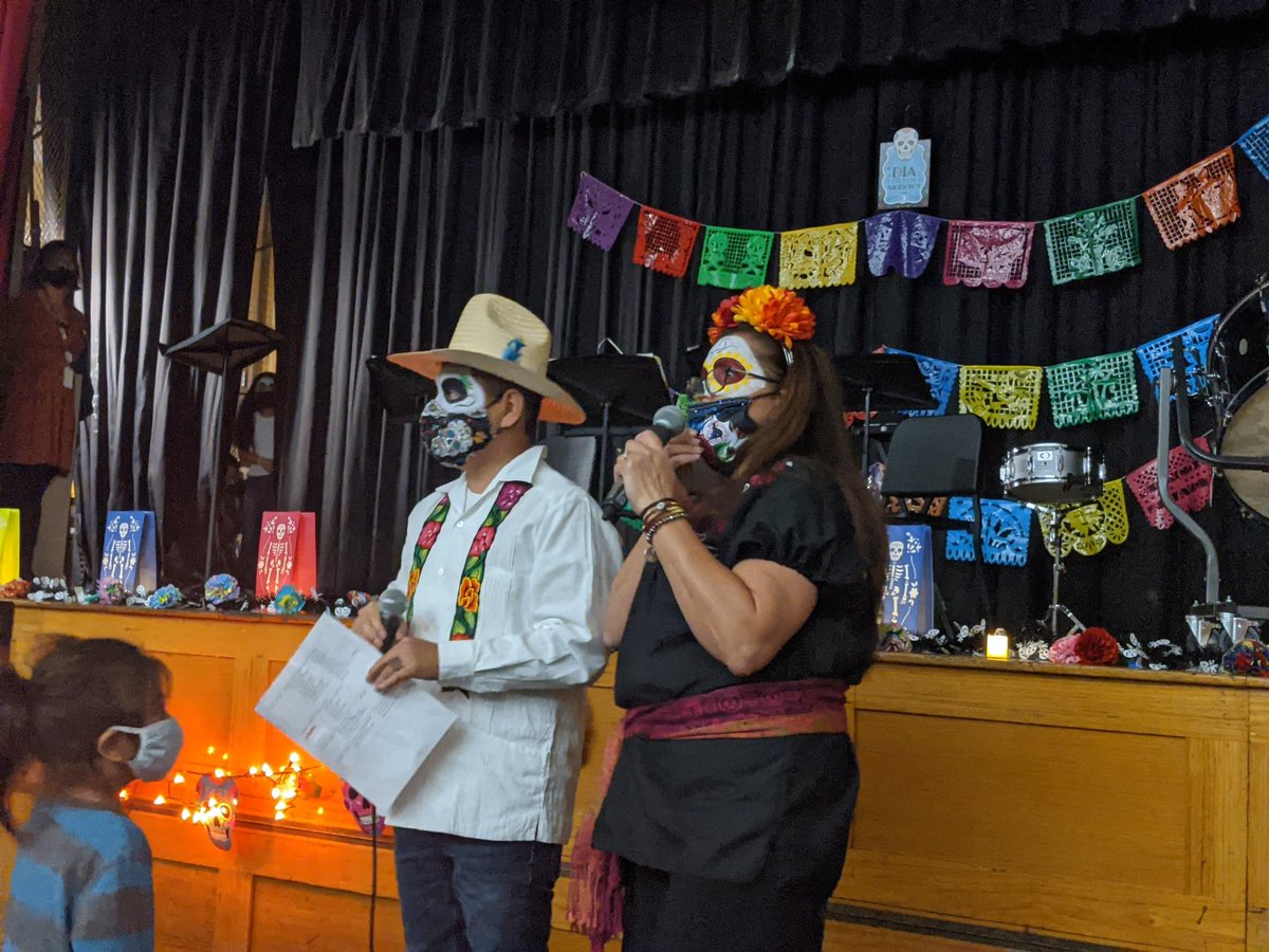 NetworkBeacon's tweet image. Thanks to the #GBMS staff and students we had a beautiful #DiaDeLosMuertos assembly. Students danced, performed and shared their stories. These are the types of events that last a lifetime. @AlexMagana_BNS @DPSNewsNow