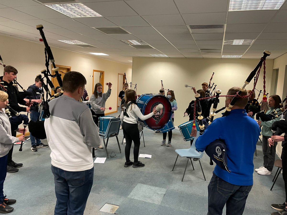BoxyPB's tweet image. NOVICE JUVENILE

Tonight our Novice Juvenile Band, after weeks of practicing as individual Corps, came together as one full band for the first time! 

Great to see everyone again, and hopefully the first of many practices together!

#BoxyPB 🔴🎶🔵