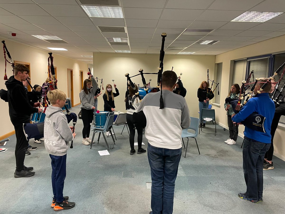 BoxyPB's tweet image. NOVICE JUVENILE

Tonight our Novice Juvenile Band, after weeks of practicing as individual Corps, came together as one full band for the first time! 

Great to see everyone again, and hopefully the first of many practices together!

#BoxyPB 🔴🎶🔵