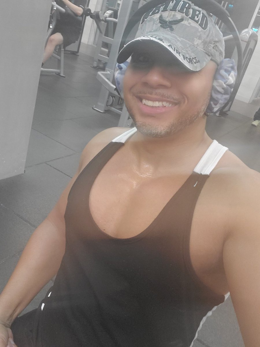 Bigkevjapan's tweet photo. Goofy smile
#over40men #fitover40 #fitdad #dadbod #selflove #getfit
#gymlife
#oldermen #silverdaddy #handsome #maturedaddy #olderman #men #mature #sexysilverdaddy #daddy #hunk #sexy #silverfox #handsomedaddy #oldermenarehot #hot #greymature #silverhair #oldman #fitover https://t.co/qfFua6osER