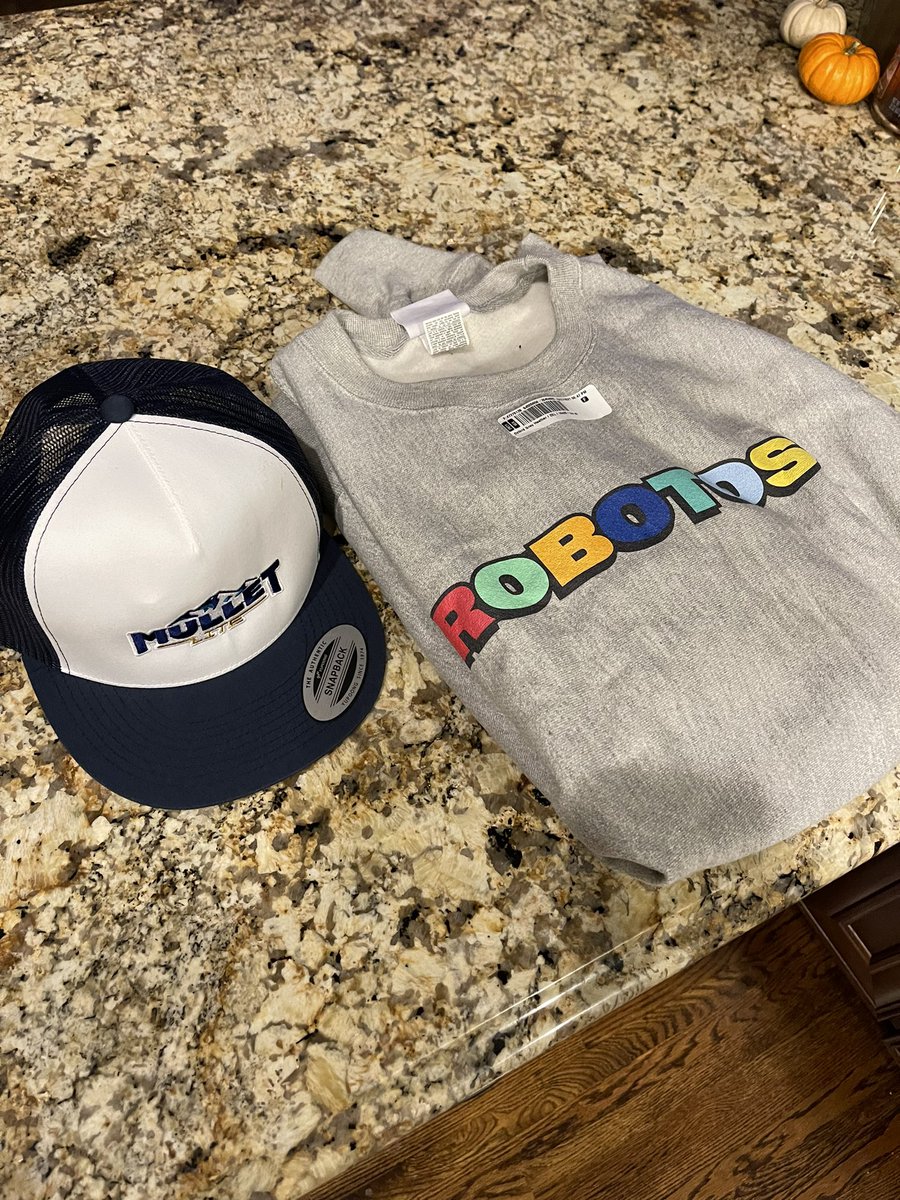 Brian_McGowan's tweet image. New @robotosNFT merch in 🤖! #mulletonation #robotos #NFTs #welovethebotos #mulletlite