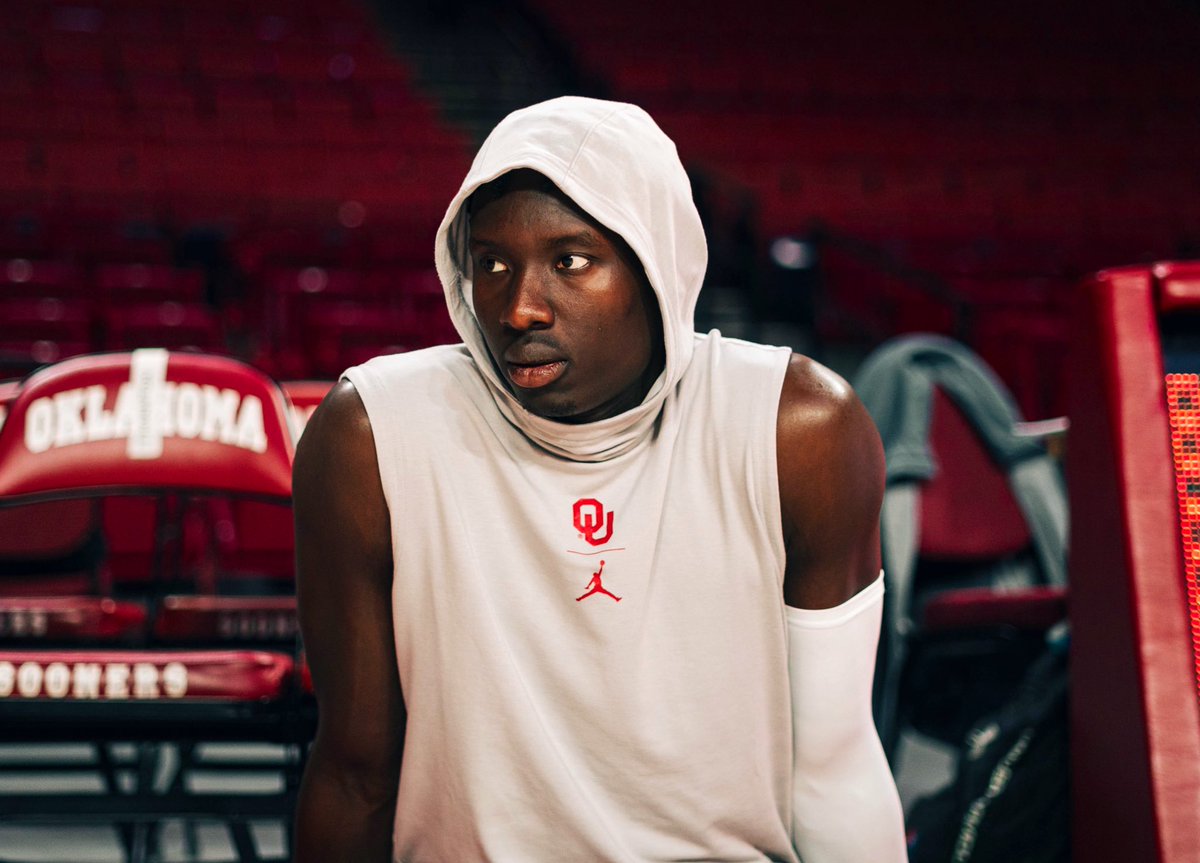 🔒 in!

☝️ hour until tip against Rogers State!