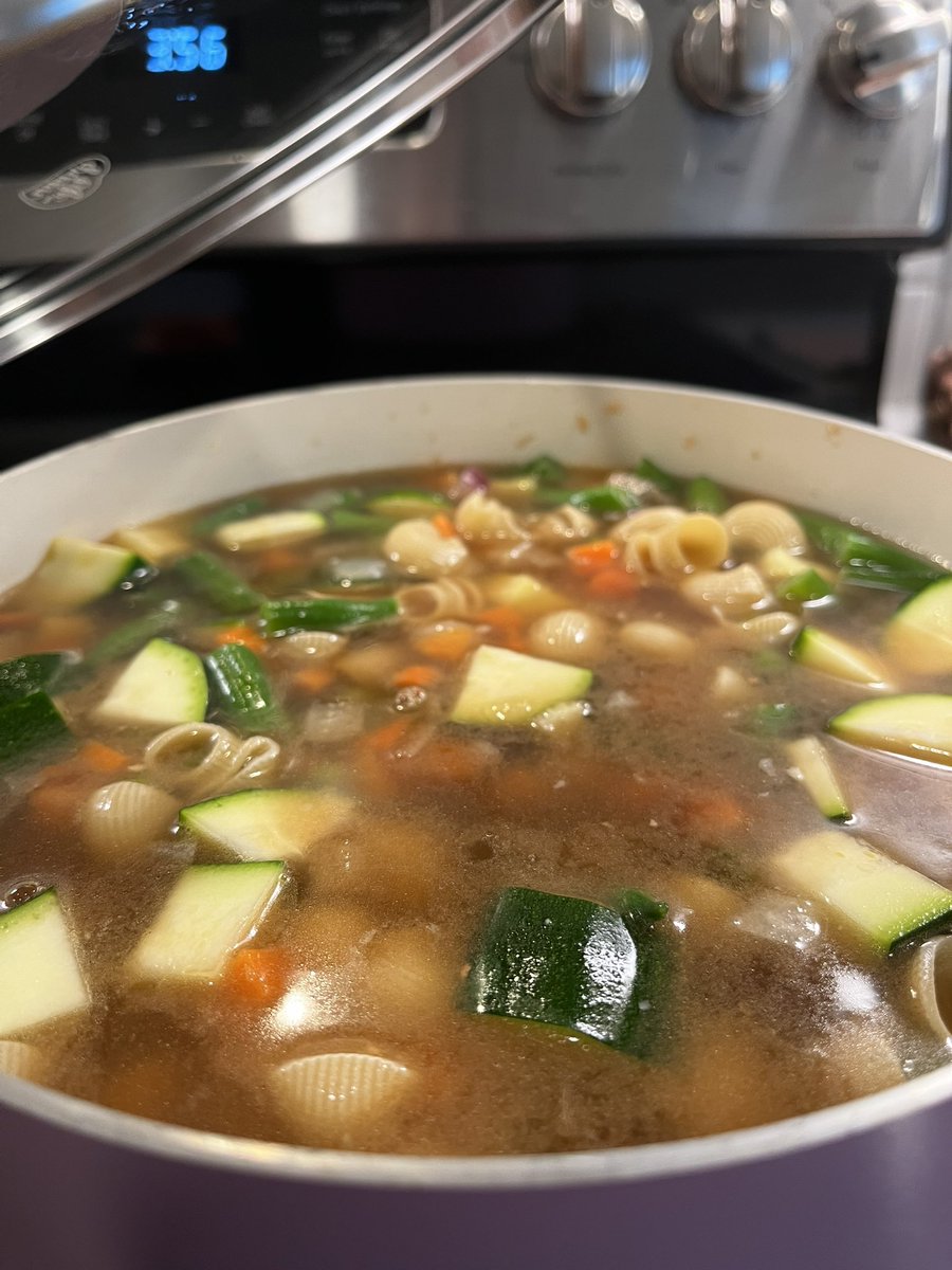 sophiaCodesIt's tweet photo. This weeks attempt at more veggies: 
Salads for lunch &amp; currently making homemade vegetable soup. 

Share recipes with me! Meat recipes are fine! Just trying to move away from dairy / carb heavy meals.

I ran my first 5k which I’m proud of but I’m not fueling my body properly. https://t.co/N7DAhNrQlp