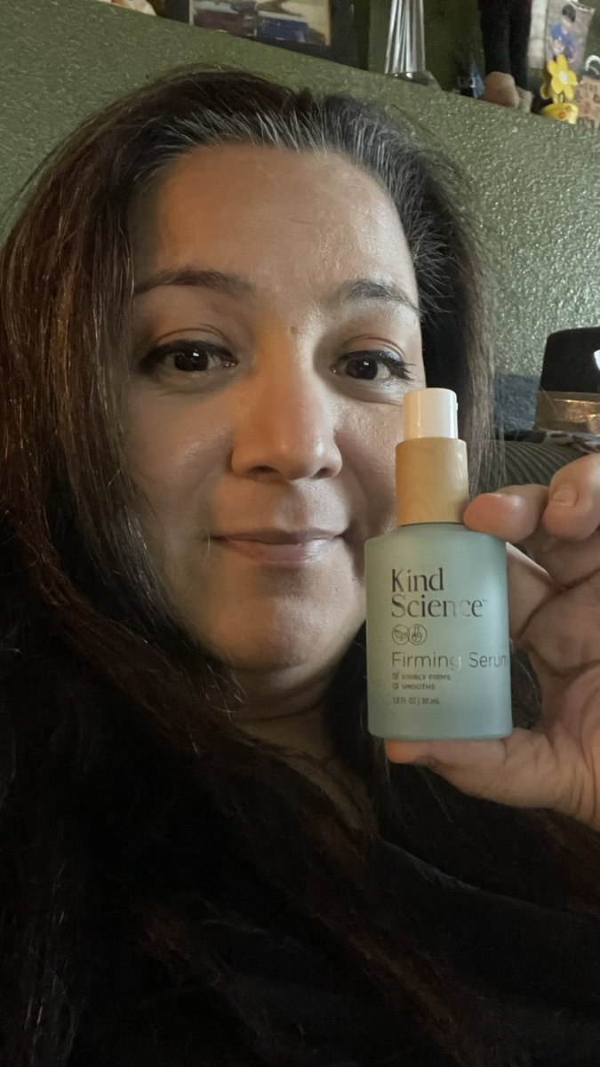 Itsmelettyg's tweet image. @TheEllenShow got my new face regimen today!! #Kindscience ❤️