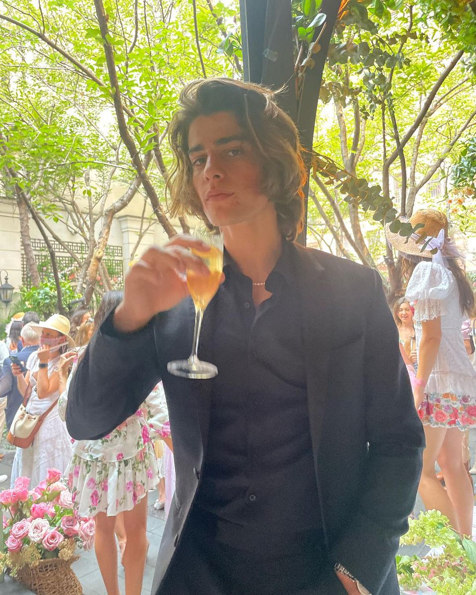 serrmateos's tweet photo. 🤍🥂 https://t.co/tcnlDV7Vch