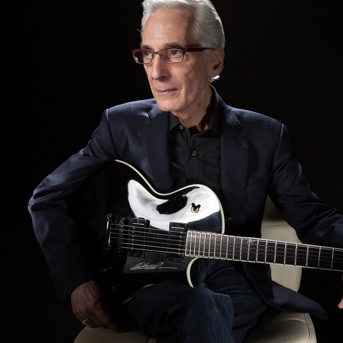 TrueFireTV's tweet photo. R.I.P. Pat Martino. Today, the world lost a genius, a gentleman, and a guitarist who inspired so many. Pat will be missed yet his legacy, insight, and inspiration will live forever. https://t.co/TLf0PXsvlP