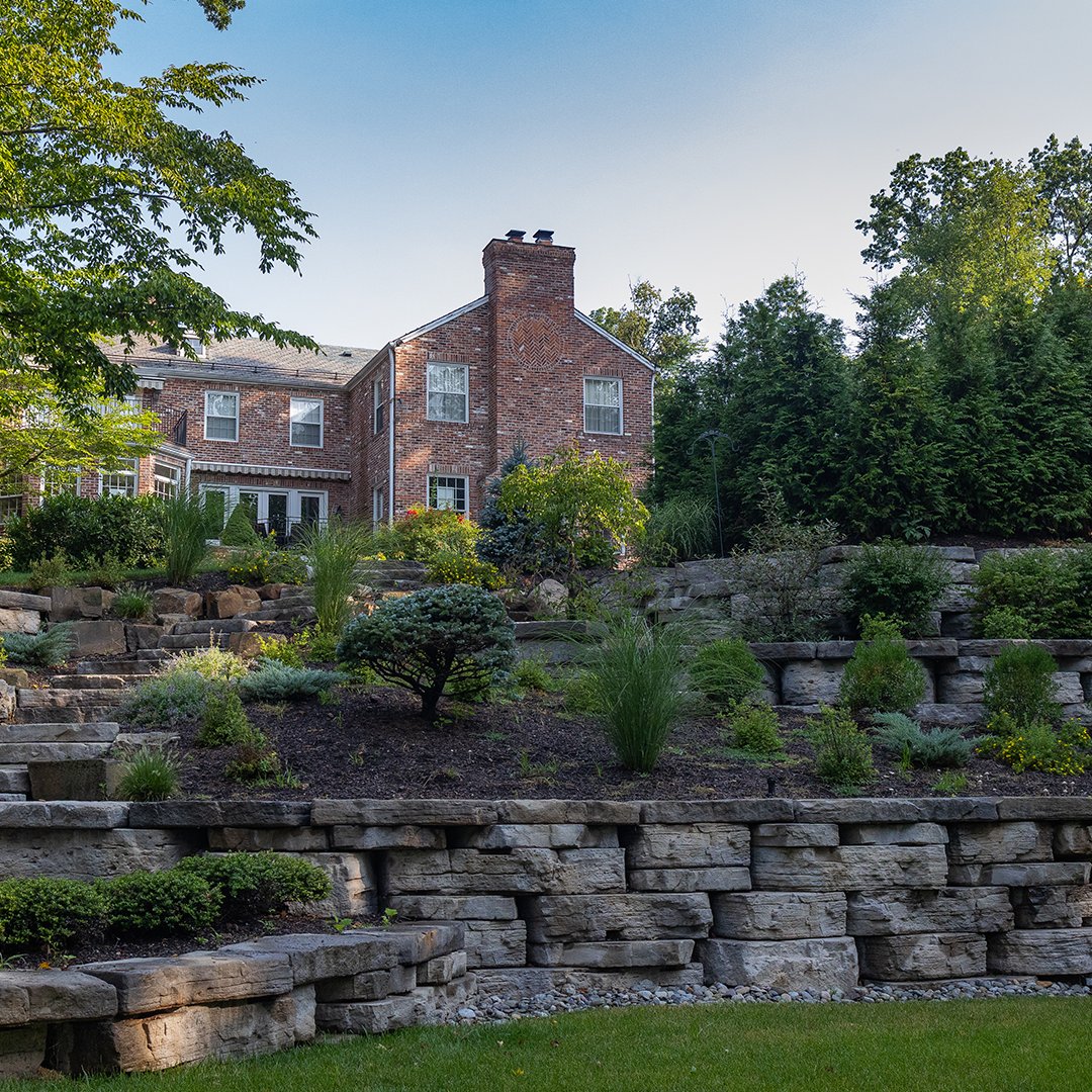 NicolockPaving's tweet photo. Not your ordinary retaining wall. Our #Outcropping gives you the large rock #landscaping design that's great for #walls, #stairs, and #poolscapes without sacrificing the structurally sound solution you need. Download our Wall #catalog for great ideas, https://t.co/qIFbWB0Gj9. https://t.co/6pajt85L6C