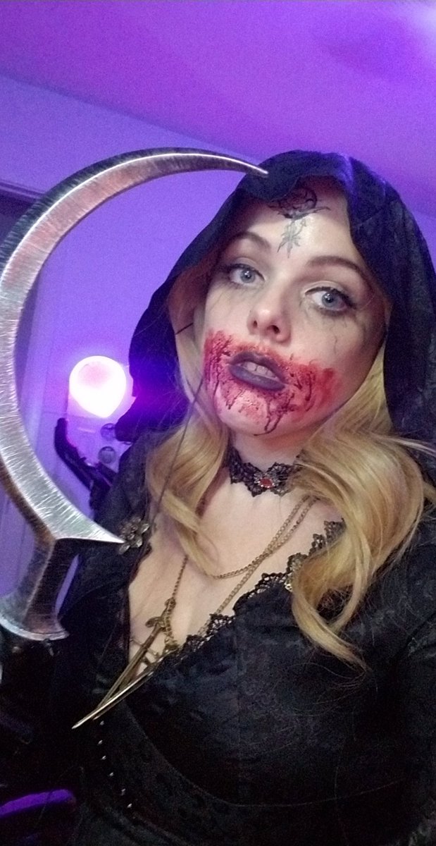 verchronicaa's tweet photo. I need blood. Warm, wet, bright red blood 😈 https://t.co/MgyGweWyfg