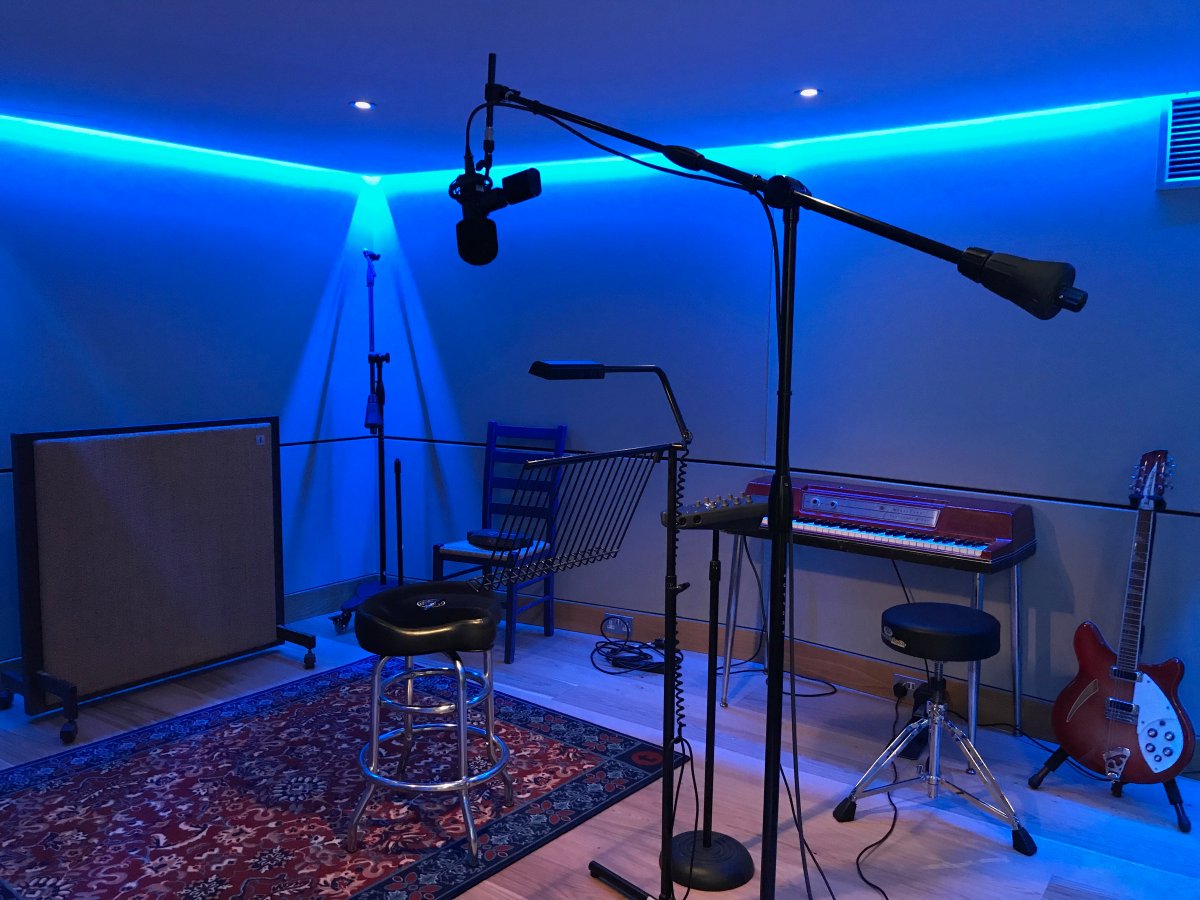 We have hundreds of top-line studios on <a href="/studiotimeio/">Studiotime</a>

A great example is this London studio that's frequented by top artists.

It features a fully-equipped control room, recording booth, &amp; even rehearsal space.

studiotime.io/l/sensible-mus…