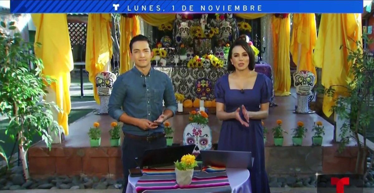 #ENVIVO Desde el centro de #Phoenix siguen nuestra transmisión especial del  #DiaDeMuertos 💀. Sintoniza Telemundo Arizona 
trib.al/jyYafdX