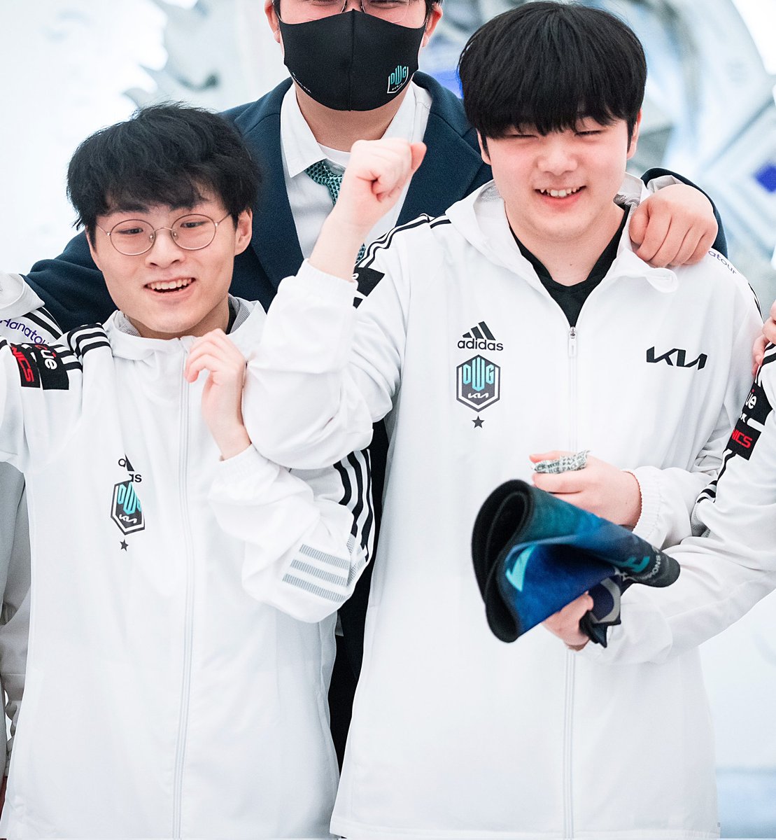 #Worlds2019

ShowMaker: 37/15/55 (6.6 KDA)
Canyon: 29/27/64 (3.4)

#Worlds2020

ShowMaker: 65/31/102 (5.4)
Canyon: 87/27/108 (7.2)

#Worlds2021

ShowMaker: 59/20/108 (8.4)
Canyon: 42/23/110 (6.6)