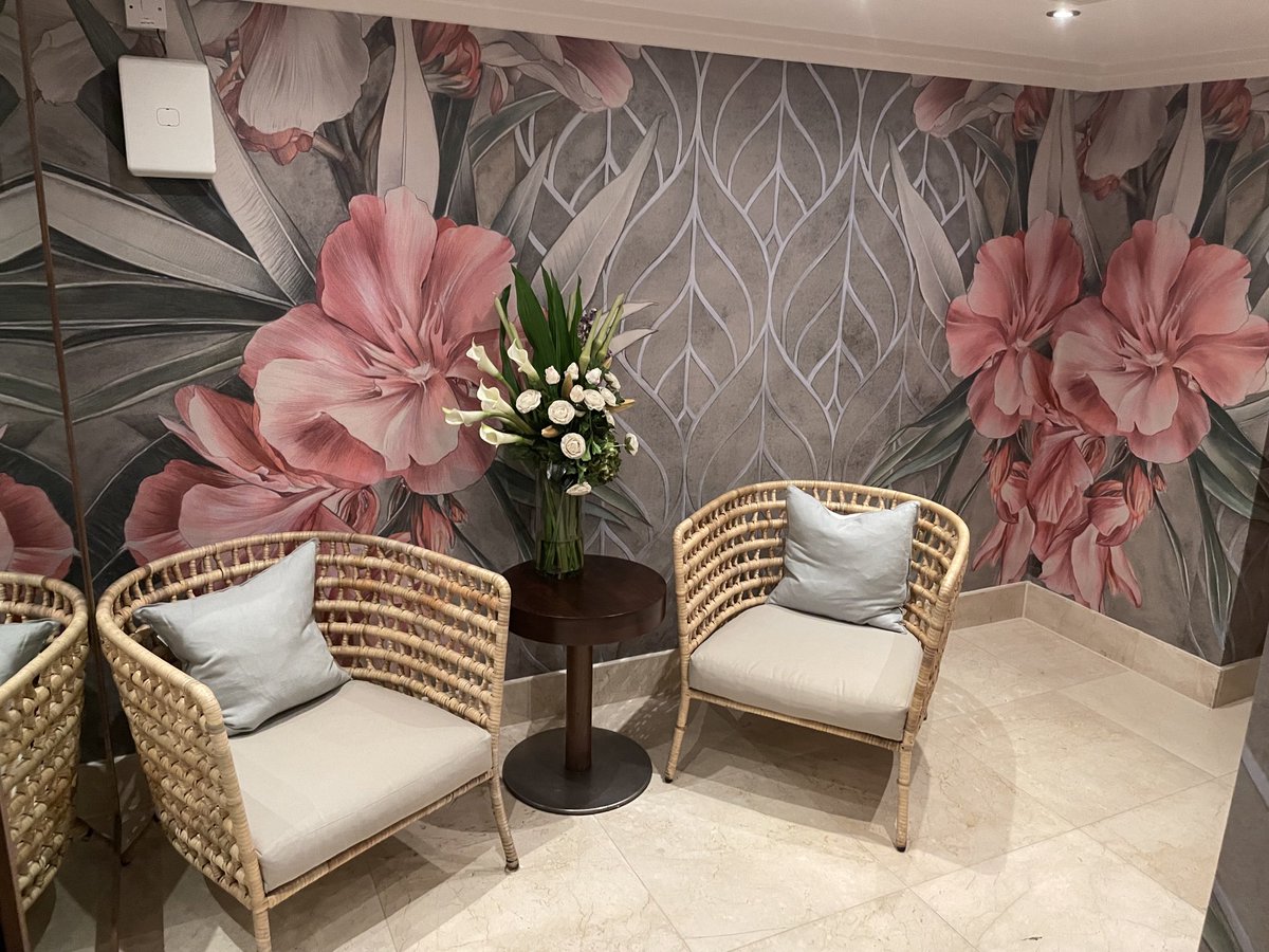 PeterMorgan152's tweet image. Liverpool bar and grill . Stunning papers and murals. A pleasure to be a part of this fabulous refurb