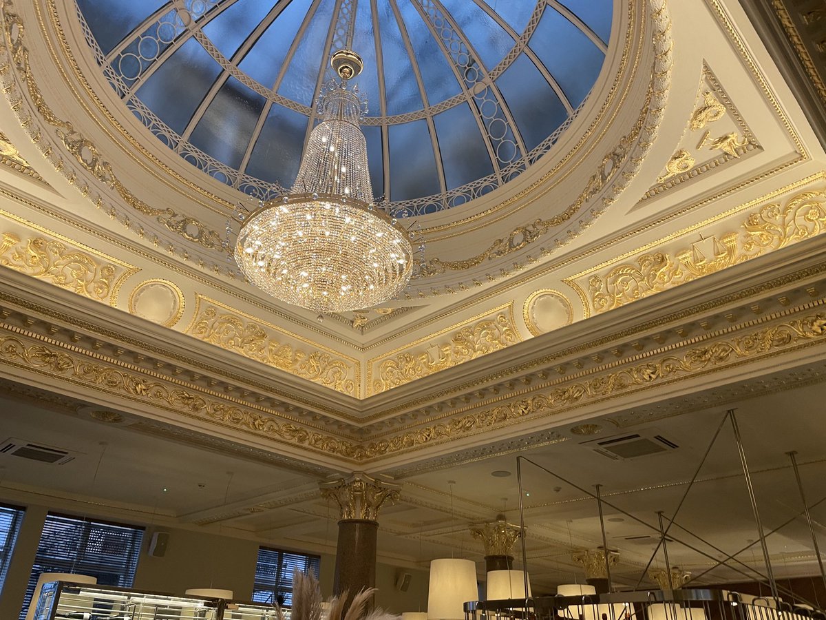 PeterMorgan152's tweet image. Liverpool bar and grill . Stunning papers and murals. A pleasure to be a part of this fabulous refurb