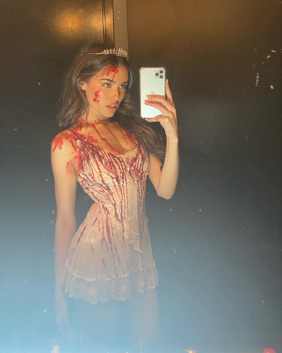 dwtkat's tweet photo. she is so hot im https://t.co/SDcg82b5Ph