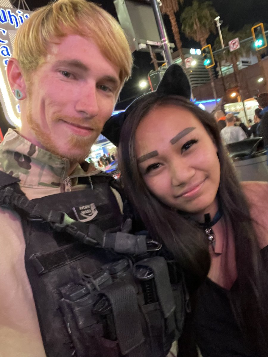 Lovable_Lucifer's tweet photo. Had a great Halloween thanks to everyone who came out😊😊 https://t.co/aePVP8wFu0