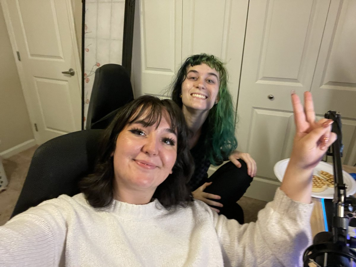 mintsmods's tweet image. this happened yesterday but mints and head mod sel met up yesterday too!!