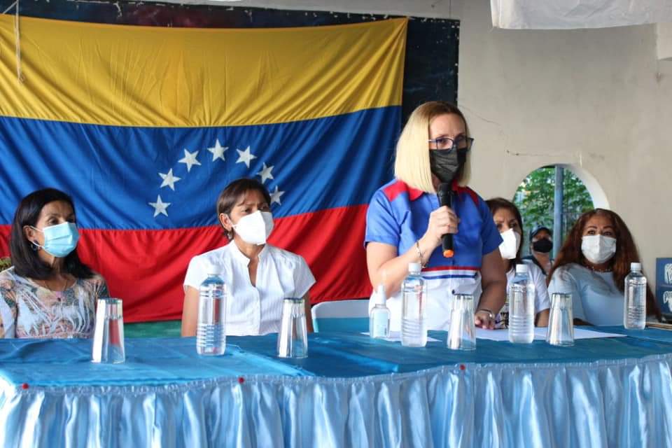 ConvergenciaVe's tweet photo. #01Nov | Extraordinaria asamblea de mujeres presidida por María Livia de Pilieri quienes luchan por el rescate y fortalecimiento de la familia, de los valores y en apoyo a liberar a nuestro #Yaracuy 

#BiagioGobernador 
#ConBiagioRenaceLaEsperanza https://t.co/7Li6QqdoHS