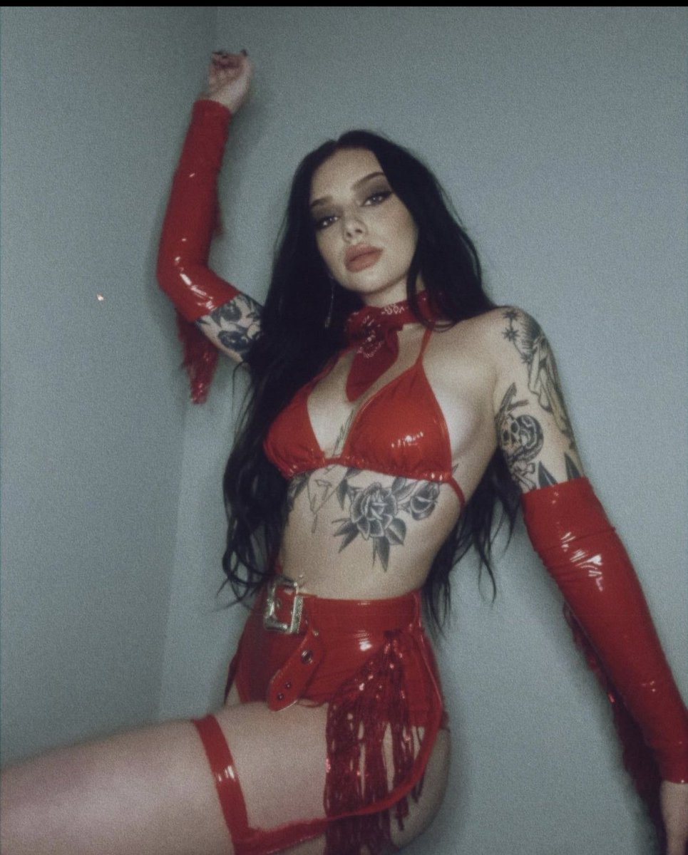 redVampireQueem's tweet photo. 𓆙𝘛𝘦𝘮 𝘶𝘮𝘢 𝘤𝘰𝘣𝘳𝘢 𝘯𝘢 𝘮𝘪𝘯𝘩𝘢 𝘣𝘰𝘵𝘢𓆙
#IvanskiHalloween https://t.co/RldV2e6y2M